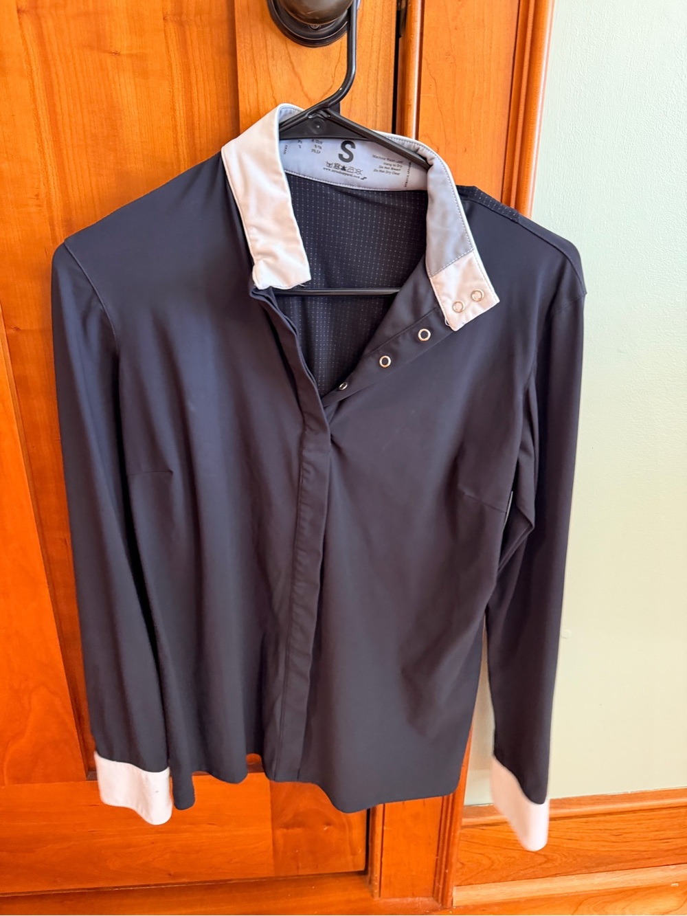 Struck black show shirt